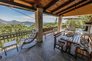 a balcony with a table and chairs and a view at Villa Robinson in Petrovac na Moru