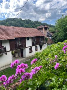 a house with pink flowers in front of it at Vodenica kod Uče in Gukoš