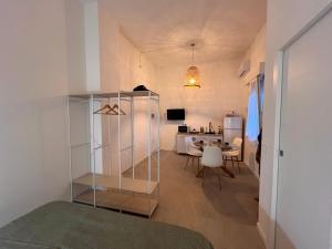 a room with a glass cabinet and a dining room at Alessandra guest house in Alghero