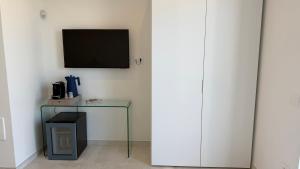 a room with a glass table and a flat screen tv at Sunset Bay in Torre Suda +46 photos
