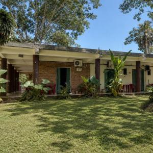 a house with a lawn in front of it at Pousada Rancho Texas Ubatuba in Ubatuba