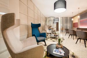 a living room with chairs and a table at Hotel Corte Quadri in Lonigo