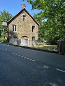 an old brick house on the side of a road at Manoir du Moulin Fleury in Villedieu-les-Poêles