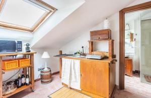 a kitchen with an island in a attic at Zanna Casa Vacanza a soli 450 mt dal mare in Grottammare