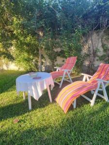 two chairs and a table and a table and two chairs at summer kif in Nabeul