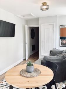 a living room with a table and a couch at Derbyshire House Apartment 3 - Cavendish in Buxton