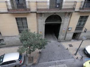a car parked in front of a building with a tunnel at Hostal del Pez Azul in Madrid