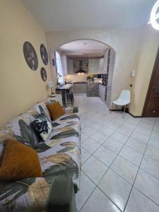 a living room with a couch and a kitchen at Casa di Elena in Mottella
