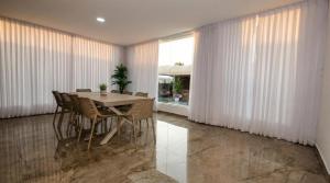 a dining room with a table and chairs at אחוזת החושן - וילה מהממת עם בריכה פרטית in Tirosh +18 photos