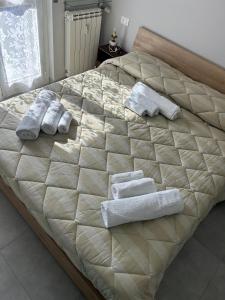 a large bed with towels and pillows on it at A casa di Vitto in Borghetto Santo Spirito