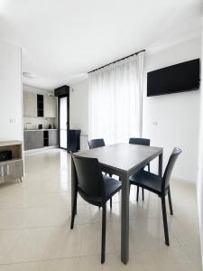 a dining room table with chairs and a kitchen at Emy Dreams in Citta' Sant'Angelo