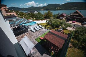 an overhead view of a house with a swimming pool at Casa Andrei in Eşelniţa