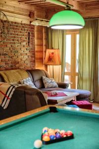 a living room with a pool table in it at GLICZAROWA OSADA, Chata 18 osób, Domek 8 osób NA WYŁĄCZNOŚĆ, 8 sypialni z łazienkami, spokój, przyroda, wyjątkowe miejsce in Gliczarów