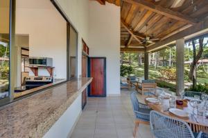 a kitchen and dining room with a table and chairs at Casa Carmen in Potrero