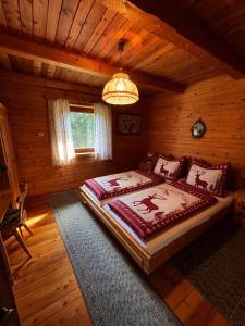 a bedroom with a bed in a log cabin at Almhütte Astental in Vordere Asten