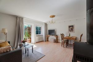 a living room with a couch and a table at Rai Mattiss in Oberharmersbach
