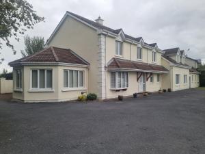 a row of houses parked in a parking lot at Oyster Lodge shared accomadation in Galway +25 photos