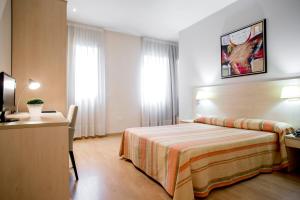 Postel nebo postele na pokoji v ubytování Hotel Rostits