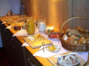 Jedlo v ubytovaní bed & breakfast alebo blízkom okolí