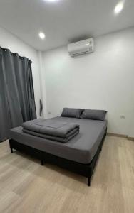 a bedroom with a bed in a room at The Summer Cozy Cottage in Haad Chao Phao