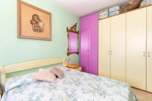 a bedroom with purple and blue walls and a bed at Casa Pia in Valledoria