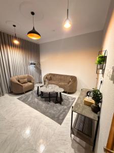 a living room with a couch and a table at أوبال ستاي المطار in Abha
