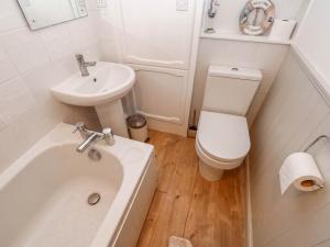 a bathroom with a sink and a toilet and a tub at Kernot Cottage in Richmond +19 photos