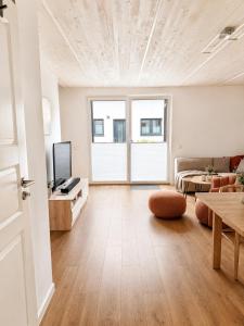 an open living room with a couch and a tv at Inselheimat Dranske in Dranske