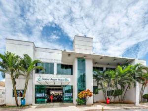 a white building with palm trees in front of it at Lacqua DiRoma - Acesso livre ao Park Aquático - Central de Reservas in Caldas Novas +66 photos