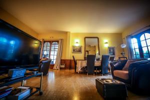 a living room with a tv and a table with chairs at Castellu Rossu in Lucciana