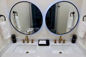 a bathroom with two sinks and a large mirror at Modern Tahoe Retreat in South Lake Tahoe +5 photos