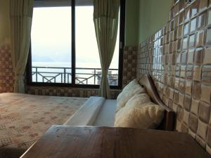 A bed or beds in a room at Lake Vision Guesthouse