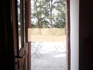 an open door to a patio with chairs outside at Nuit pour 4 en Auvergne in Vallon-en-Sully