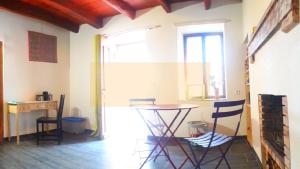 a room with a table and chairs and a window at Nuit pour 4 en Auvergne in Vallon-en-Sully