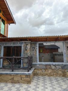 a stone building with a window and a fence at اكواخ لاكجري ابها in Abha