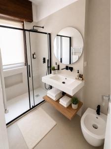 a bathroom with a sink and a mirror and a toilet at Casa Pelagos in Brindisi +2 photos