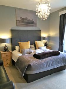 A bed or beds in a room at Sarnia Guest House - Adult Only - 