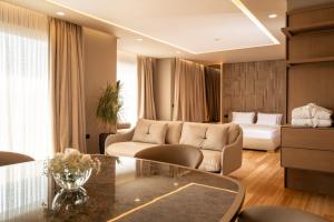 a living room with a couch and a bed at Kraal Hotel Vlore in Vlorë
