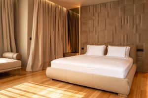 a bedroom with a large white bed in a room at Kraal Hotel Vlore in Vlorë