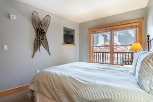 a bedroom with a bed and a window at Copper Springs Lodge 301 in Copper Mountain