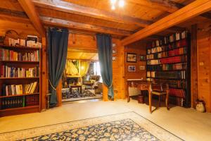 a living room with bookshelves and a table in a room at La VILLA DU REVE in Ulcinj