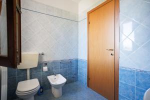 a bathroom with a toilet and a sink at Casa Stella Marina in Cervia