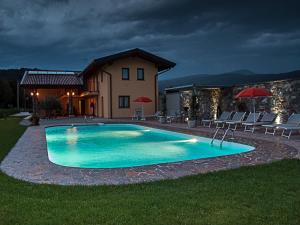 Bazén v ubytování Agriturismo e Alloggi Luis Gianni nebo v jeho okolí