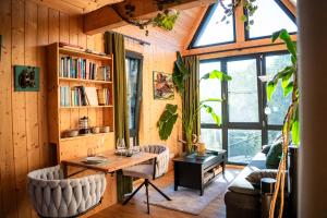 a room with a table and chairs in a house at Taunus Tinyhouse - Sauna, Grillplatz & Naturidylle in Weilrod