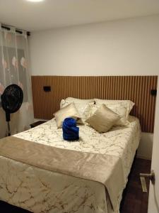 a bed with a blue bag sitting on top of it at We Rent VIP - San Julián in Medellín +12 photos