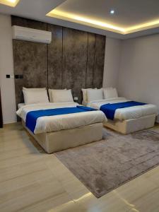 two beds in a room with two beds sidx sidx sidx at DE-WILLIAMS PLACE hotel in Ibadan