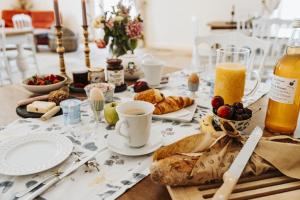 a table with breakfast foods and drinks on it at Le clos de Bellevue in Mortagne-sur-Gironde