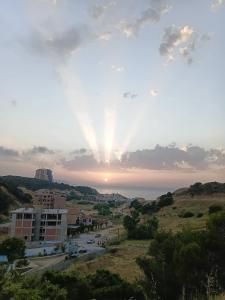 a view of the sun setting over the ocean at سكيكدة الجزائر in Skikda