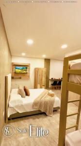 a bedroom with a bed and a bunk bed at Suites Privadas - Elite Valledupar, Cerca CC Guatapurí y Rio Guatapurí in Valledupar