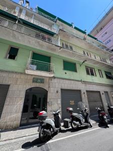 a group of scooters parked in front of a building at Mono Chic by PortofinoVacanze in Rapallo